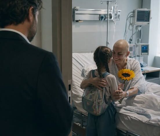 Fel akart jelenteni egy kislányt, amiért ellopta a napraforgóit, de könnyekre fakadt, amikor felfedezett valamit… 🌻