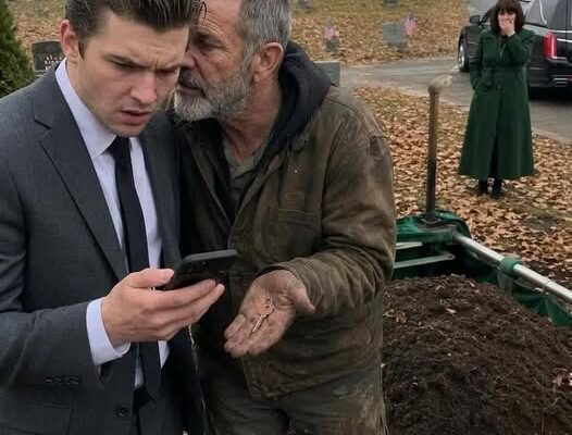 Anyám sírjánál a sírásó hirtelen megragadta a karomat, és a fülembe súgta: „Kisasszony, az édesanyja fizetett nekem azért, hogy egy üres koporsót temessek el.” Mielőtt egyetlen szót is ki tudtam volna mondani, egy rézkulcsot nyomott a tenyerembe. „Ne menjen haza” — figyelmeztetett. „Akárki hívja, bármit mondanak magának. Menjen azonnal a 17-es raktárhoz a 9-es úton.”